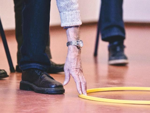 Prise en charge des chutes chez les personnes âgées grâce à votre kinésithérapeute