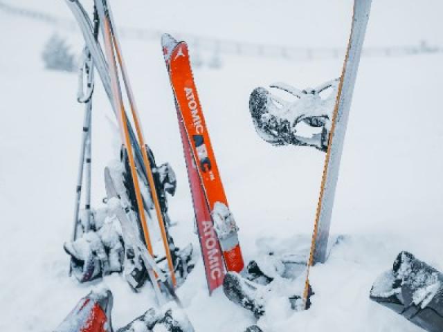 Eviter les blessures aux genoux au ski: l'entrainement de votre kinésithérapeute